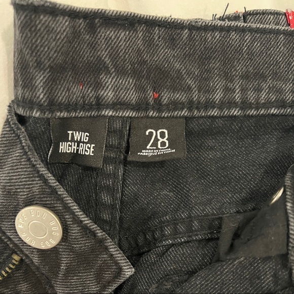 Too big & clearing out closet - Picture 5 of 5